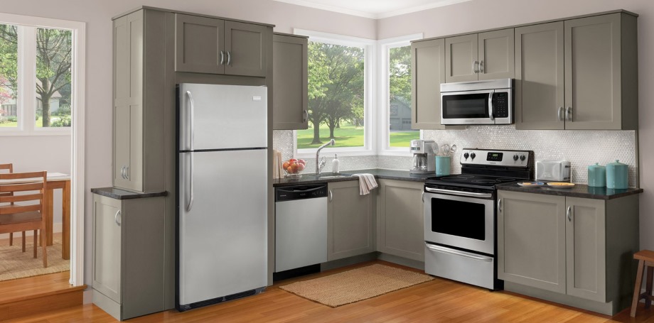 How to choose a refrigerator in the kitchen